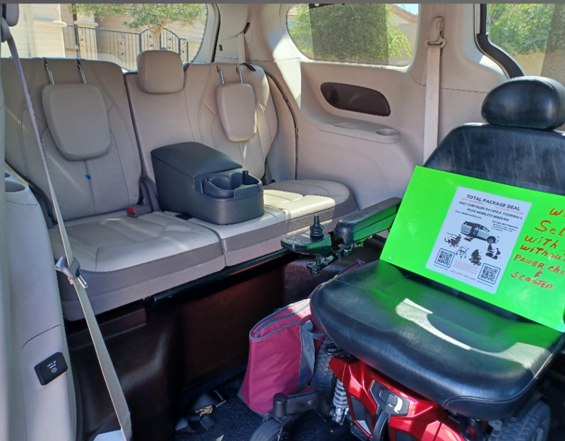 2017 Chrysler Pacifica Touring-L Plus Mobility Minivan-2