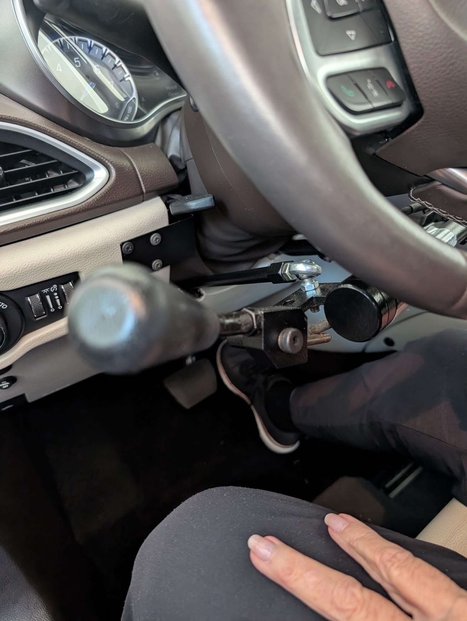 2017 Chrysler Pacifica Touring-L Plus Mobility Minivan-5