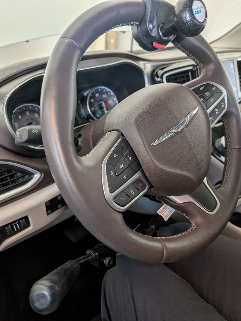 2017 Chrysler Pacifica Touring-L Plus Mobility Minivan-9